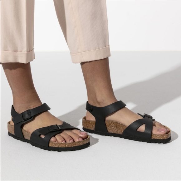 black strappy birkenstocks